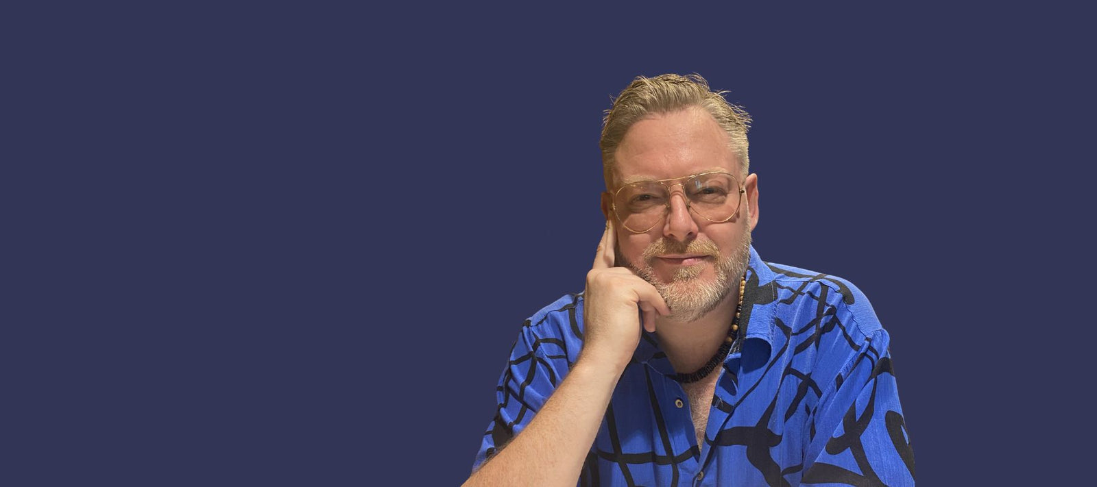 JFK Løvlien, builder of AI apps and games at JFKAISLAY, at his desk in Santos, Brazil, where he builds Jane SEO, Nexus and The Magus in Unity.